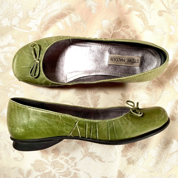 Steve Madden Green Leather Flats with Bow - Picture 2 of 3